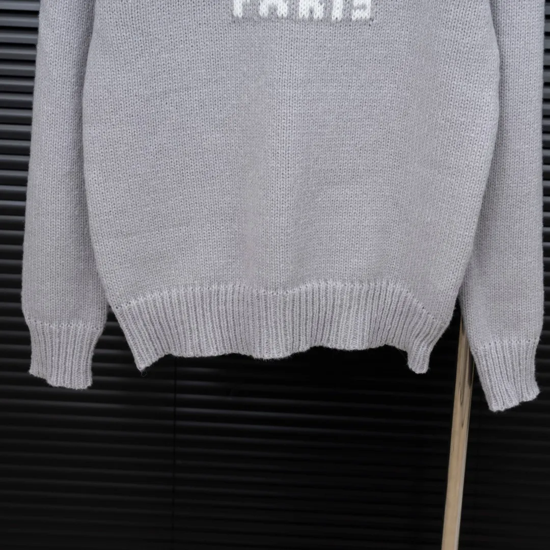 Style: BALMAIN long-sleeved sweater Size: S-XXL Fabric: Wool blend Accessories: Full set of customized original accessories No gender distinction Men and women Same Style